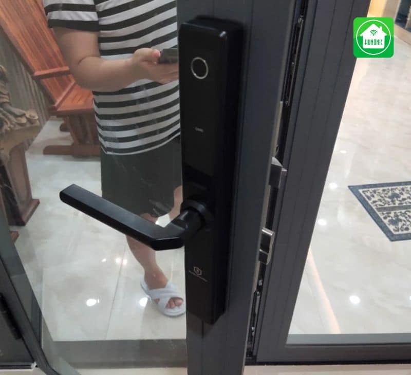 Sản phẩm sử dụng 4 pin AA có thời gian sử dụng lên tới 15 tháng