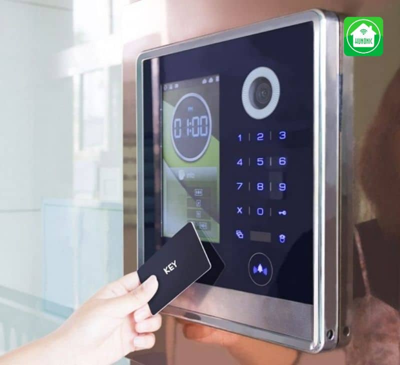 Khóa AB - 09B hỗ trợ lên đến 100 vân tay, 100 mật mã, 100 thẻ từ khác nhau